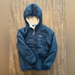 Patagonia kids Ready Freddy reversible puffer/sherpa winter coat in “new navy”